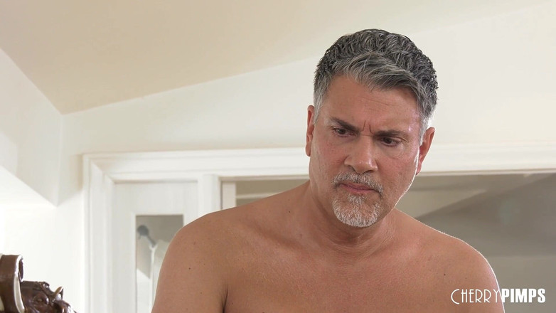 CherryPimps: Jojo Kiss utíká z domova, aby ošukal svého nevlastního otce