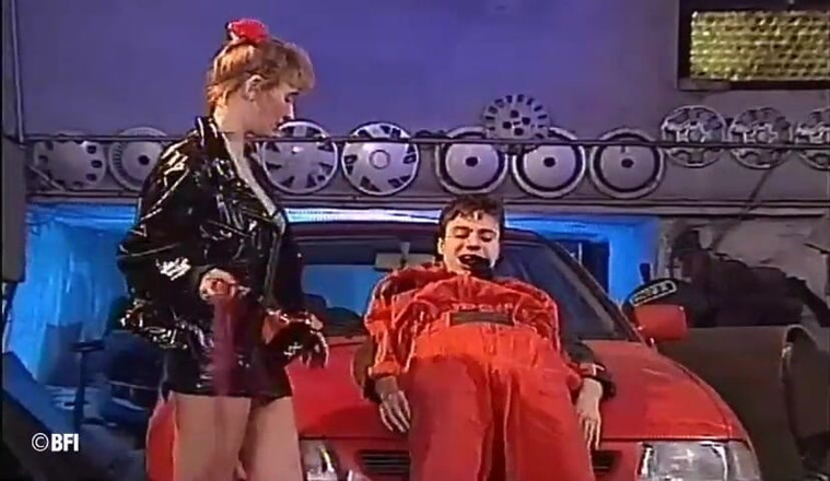 Slave Seks: Rough Series 043 - женское доминирование и жестокое обращение с автомехаником