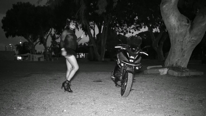 Voyager: Crossdresser Outdoor