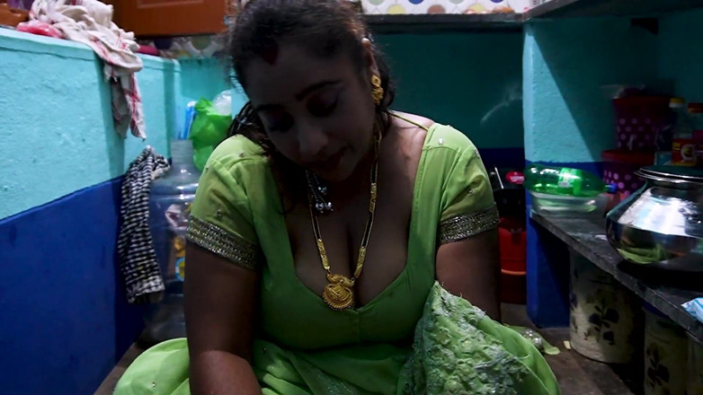 Queen star Desi: Sexy india mallu tetona haciendo trabajo en casa - Deborji no...