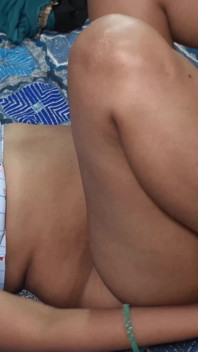 Bhabhi è venuta per l'affitto della stanza si è fatta scopare la figa