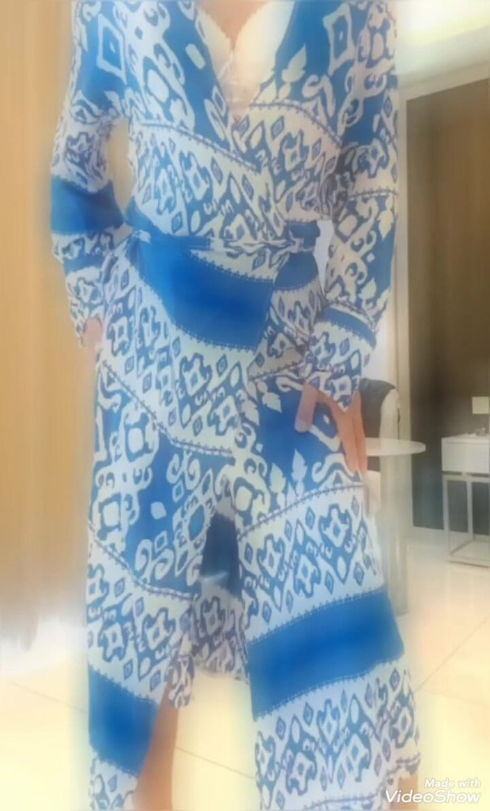 Lana Cross: Blanco y azul