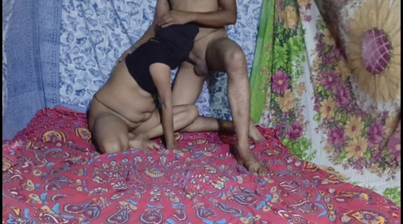 Nehabhabhi8: Późny nocny seks w pokoju przyrodniej siostry