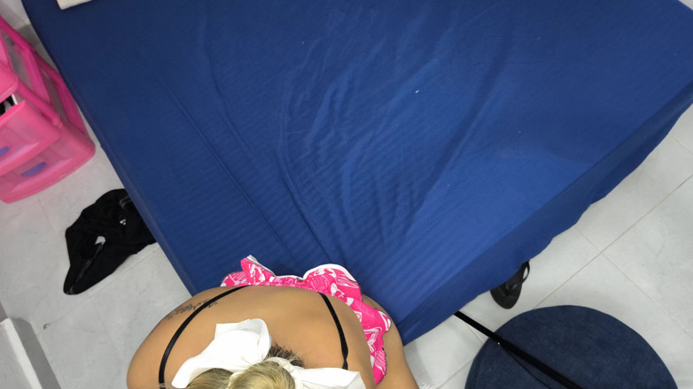 AngyAmazon: 在和一个朋友做爱后以传教士体位重口味性交