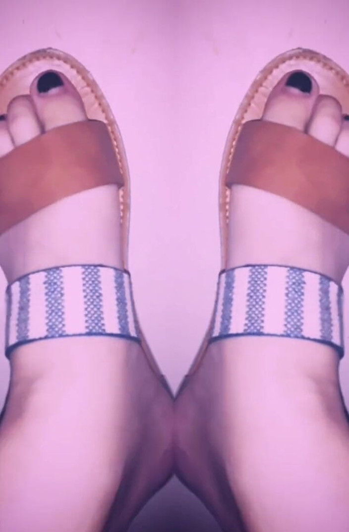 Alicia Stylez: Feet feet fret