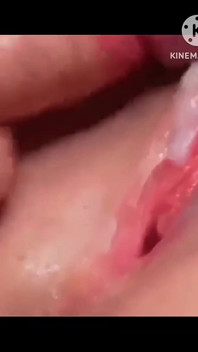 Närbild Fitta knullar och inside cumout