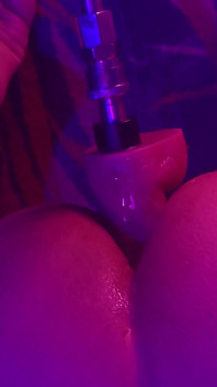 Uwielbiam bawić się moim dildo