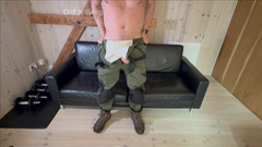 Dilf_X_Berg_XL: 我太兴奋了，忍不住要手淫。