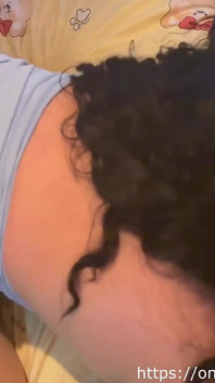 Cowok ini nggak tahan lagi dan cowok ini malah asik seks threesome sama suamiku!!