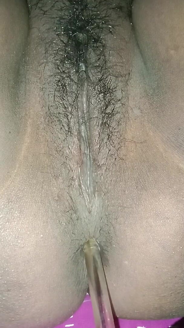 Sexy juli: Yengenin sulu amcığı ve suyu