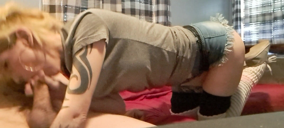 PandoraSG: Cewek seksi bukkake lagi asik ngocok dengan kaus kaki 2