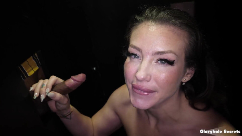 Glory Hole Secrets: Gloryholesecrets Mandy Waters' First Gloryhole