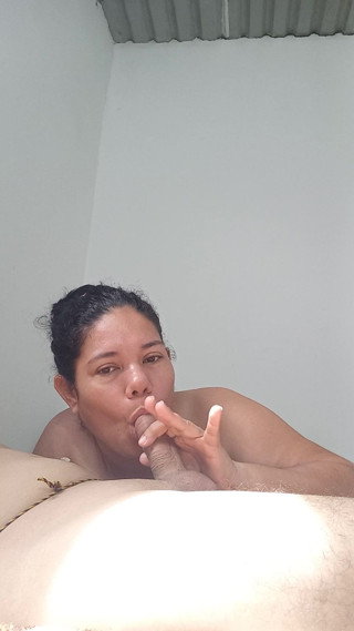 Couple amateur: Bella ragazza succhia gola profonda