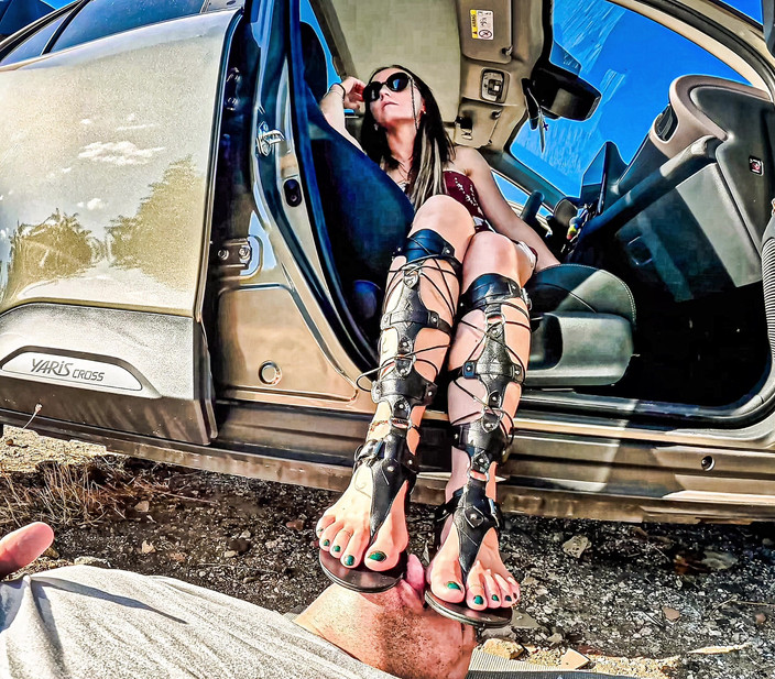 Mistressyammyboots: Tôn thờ đôi sandals đấu sĩ của tôi
