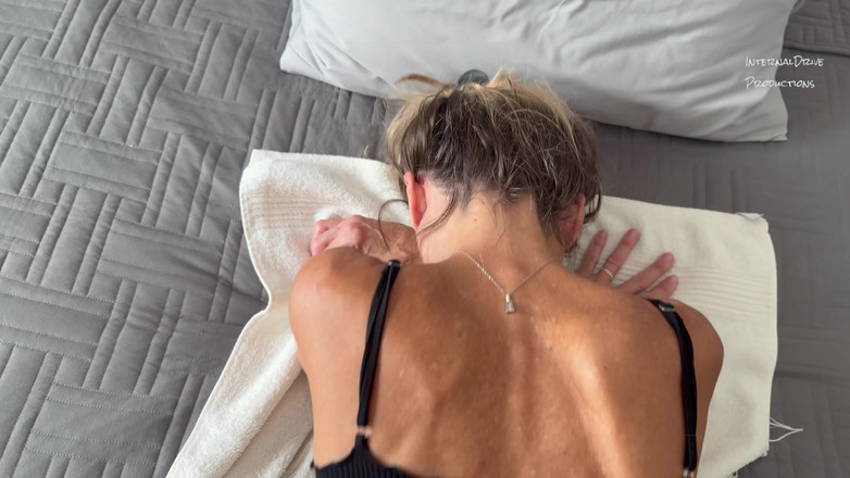 InternalDrive: 拍摄一个自慰场景，我让摄像师操我的菊花