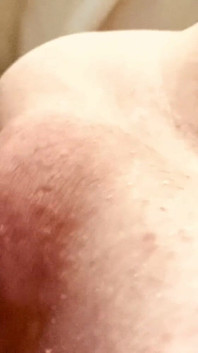 一边想着你一边抚摸我湿润的阴户