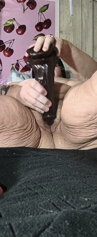 Nadržená camgirl sama doma