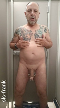 SLS-frank I menghias di toilet umum