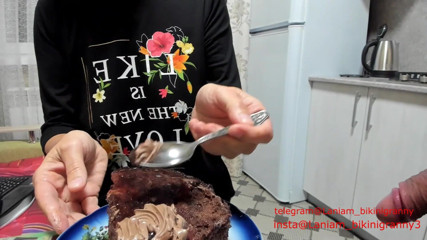 TaniaMilf: Milf comida fetiche creampie com esperma fresco cfnm