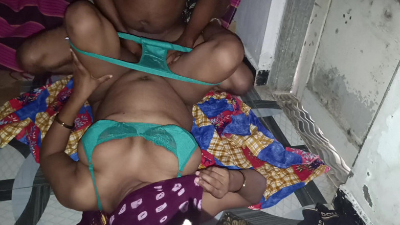Bhabhi UP: Hoy llamé al hermanastro de mi amigo y le dije...