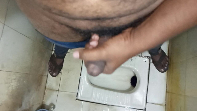 Fucking my wife: Индийский паренек-гей трахается на улице в члено-комнате