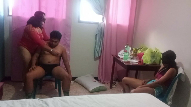 Milfta boohot: A mia sorellastra piace guardarmi mentre scopo la matrigna