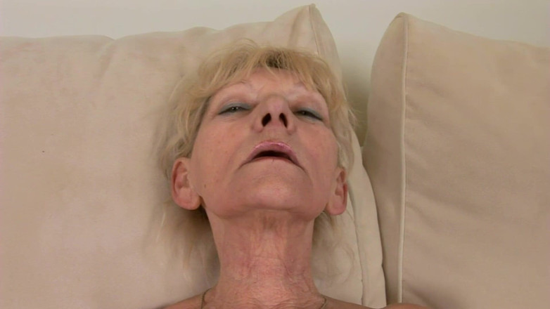 Mature Climax - 100% Mature Videos: Блондинку бабусю в панчохах відтрахали і відтрахали!