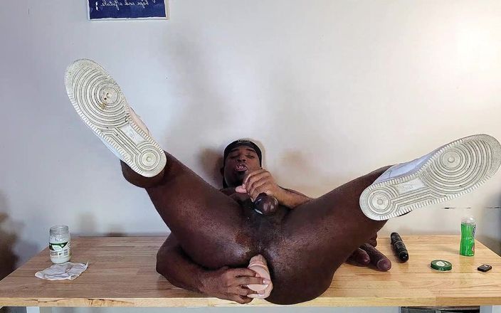 Blkbamaboi73: Saftig byte BBC Jock rammar enorma dildoer upp hans bussy