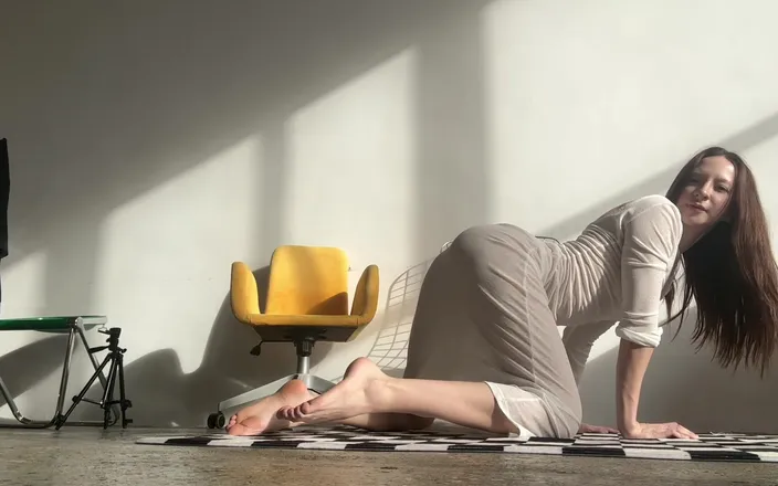 Skinny_lady69: Yoga Without Lingerie