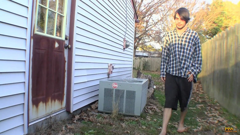 Piss Twinks: Geile jungs entleeren säfte