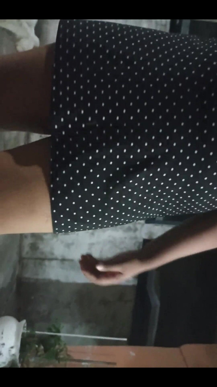 Karmicoxv: En el patio. ¿Podría ser que el vecino me vio?