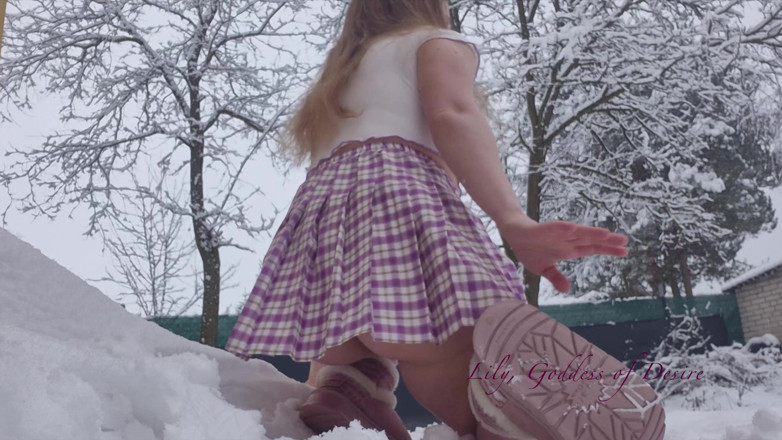 Lily, Goddess of Desire: Little Slut Masturbates Outdoors Puts Ice in Pussy