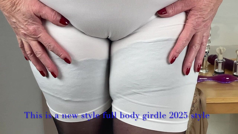 Aunty Sandra vintage girdle queen: Mătușa Sandra Purtând O Centură Moale