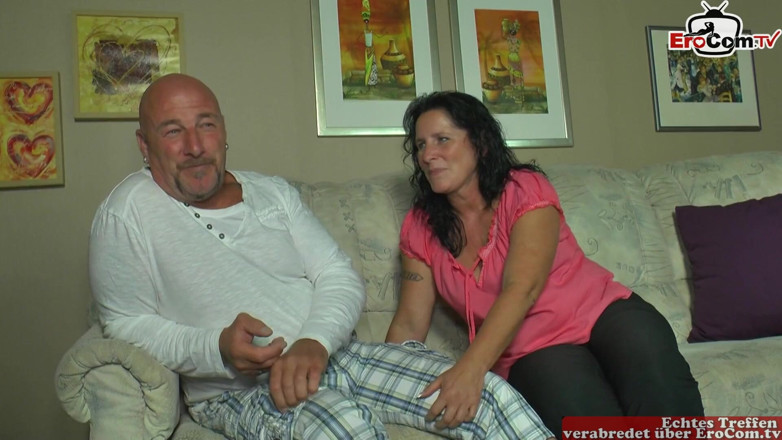 EroCom: Kurvige schwarzhaarige MILf von nebenan mit dickem arsch und schlaffen...
