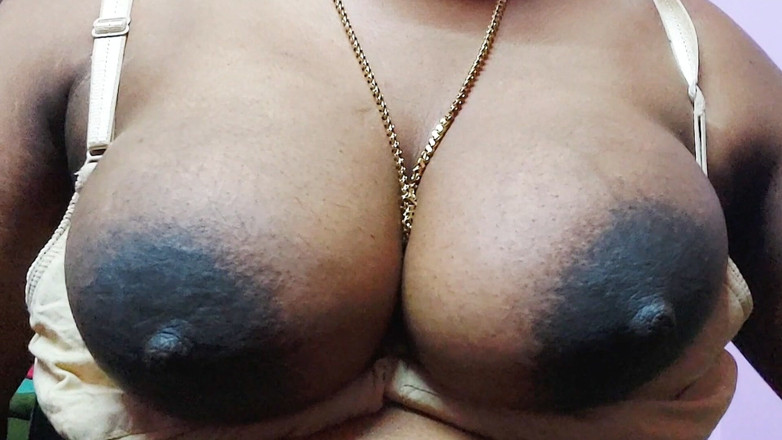 Desi Mohini: Profesoara de școlarizare cu țâțe mari și-a învățat elevul "cum să facă sex" în camera privată