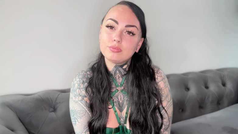 Miss Valentina: Feminisasi teman lelaki banci