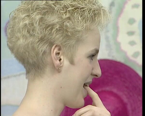 YOUR FIRST PORN: Junge Und Sehr Schuechterne Mandy w Softclip - Młoda i bardzo...