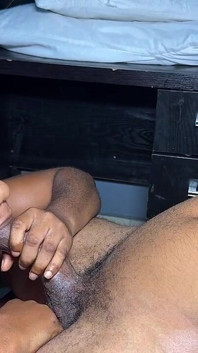 Mengongkek Vee Seksi Badan Memancut Seluruh Batang Besar Semasa Menjerit