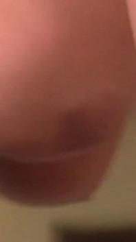 MiLF bionda cavalca selvaggia fino all'orgasmo