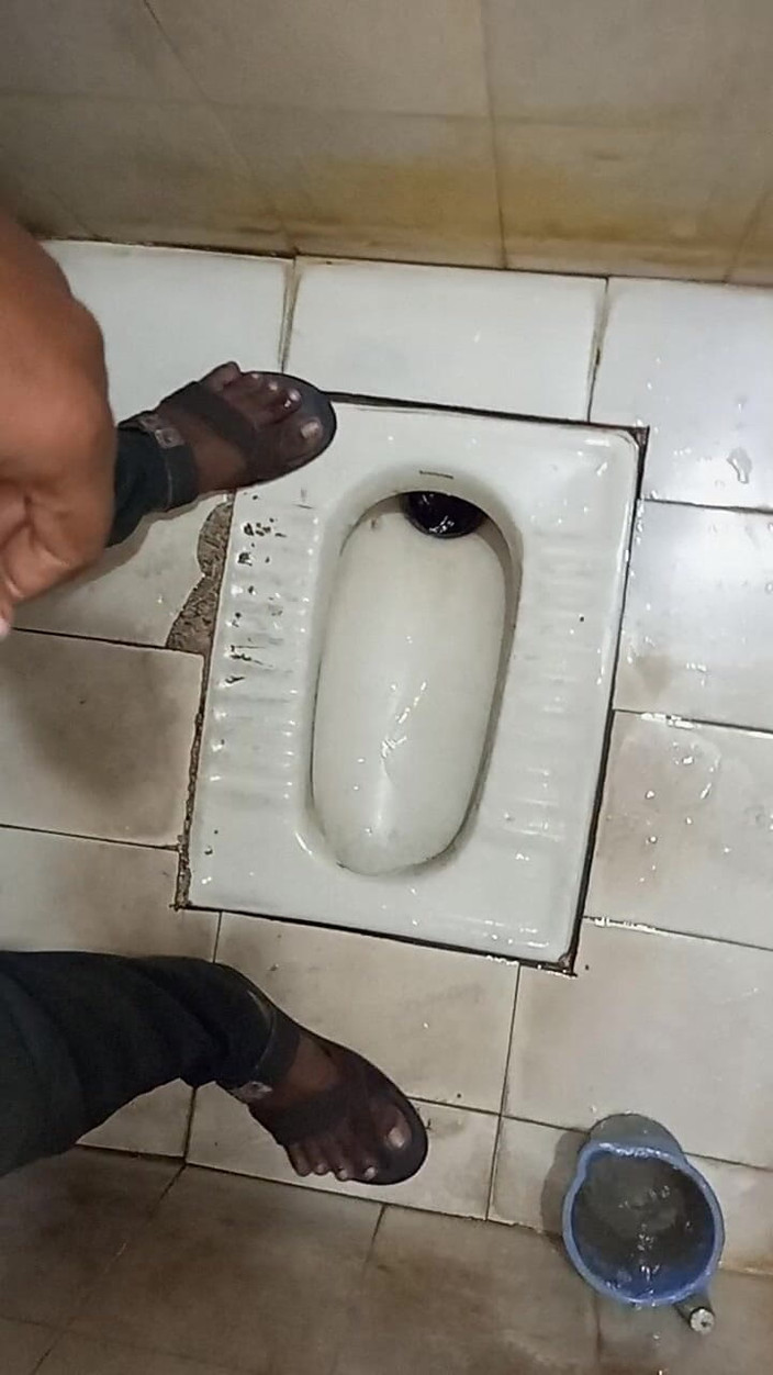 Hungry cliff: Ragazzo di bagno indiano del ristorante che scopa anale