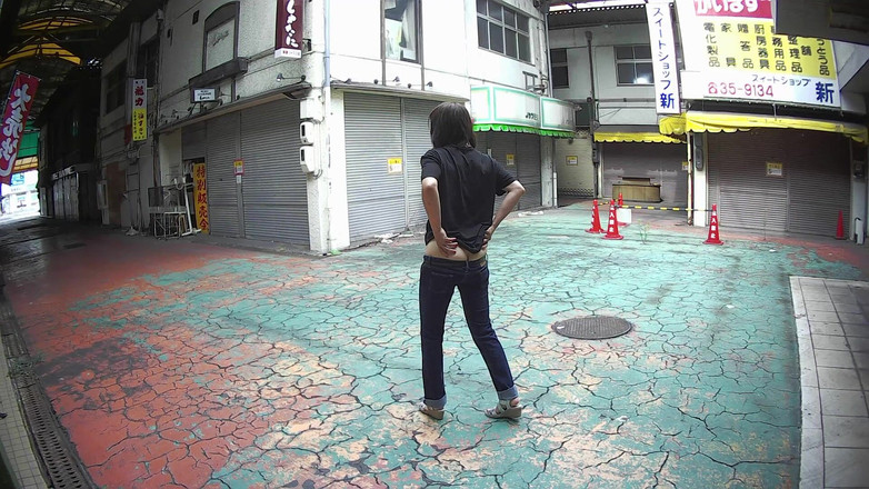 Mayumi Kanzaki: Japonka chodí venku s zadkem venku