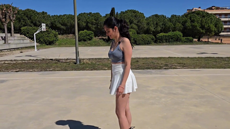 Passionsecret07: Vecina de pe role face sex în public în mașină