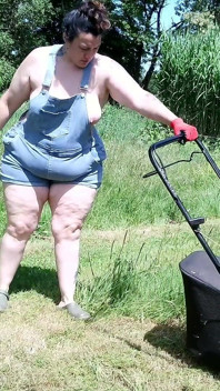 Strong Wife Workday - Strong BBW Uses Her Man as Leg Press After Mowing the Lawn