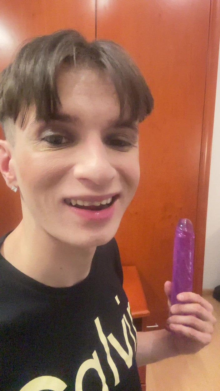 FemmeTwunkie: Netter twink und großes spielzeug