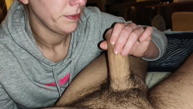 vuana: アマチュアMILFが大きなチンポをしゃぶる、本物の自家製