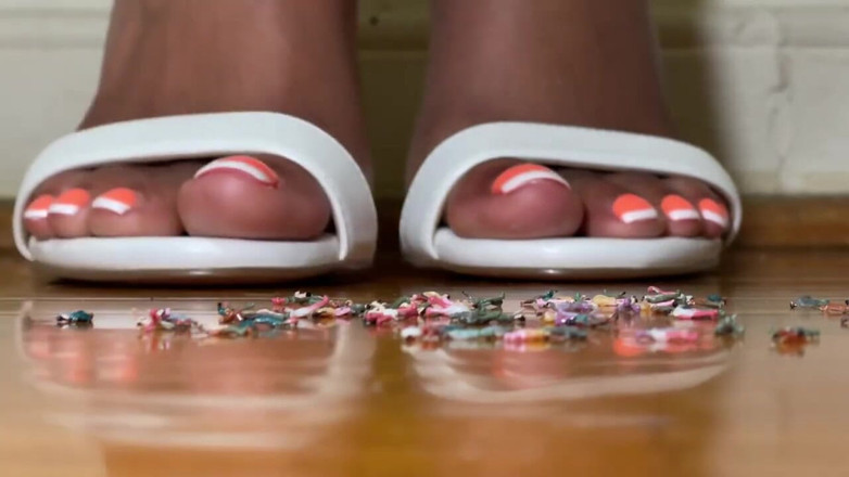 Pink Foxx: Giantess Pink Foxx in White Heels