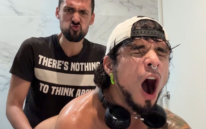 LEO BULGARI: Destruída no banheiro do shopping por um pau enorme!