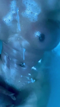 Énorme éjac de la trans excitée Bya Lessa