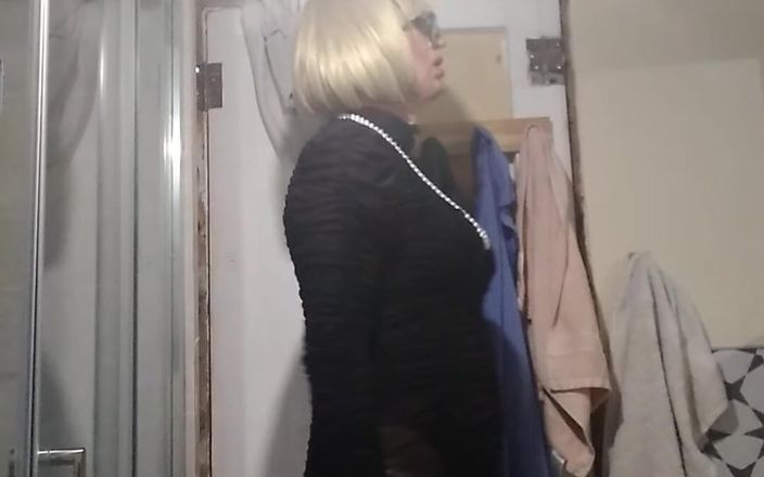 Cindy Belfast: Une tapette en poupée pour une bite