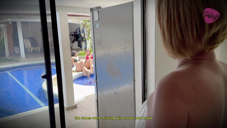 Pelaje mix: Hot Granny Masturbates While Watching Her Two Stepdaughters Touching Each...